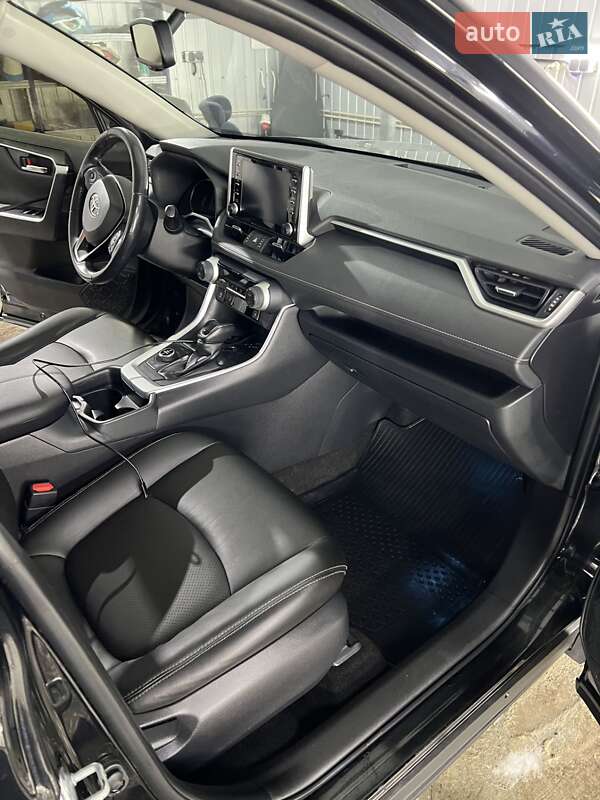 Внедорожник / Кроссовер Toyota RAV4 2019 в Тернополе