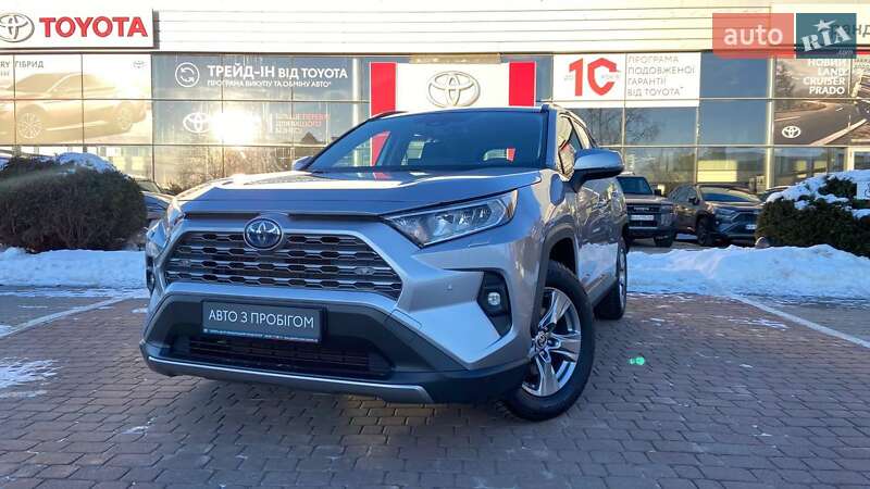 Внедорожник / Кроссовер Toyota RAV4 2024 в Хмельницком