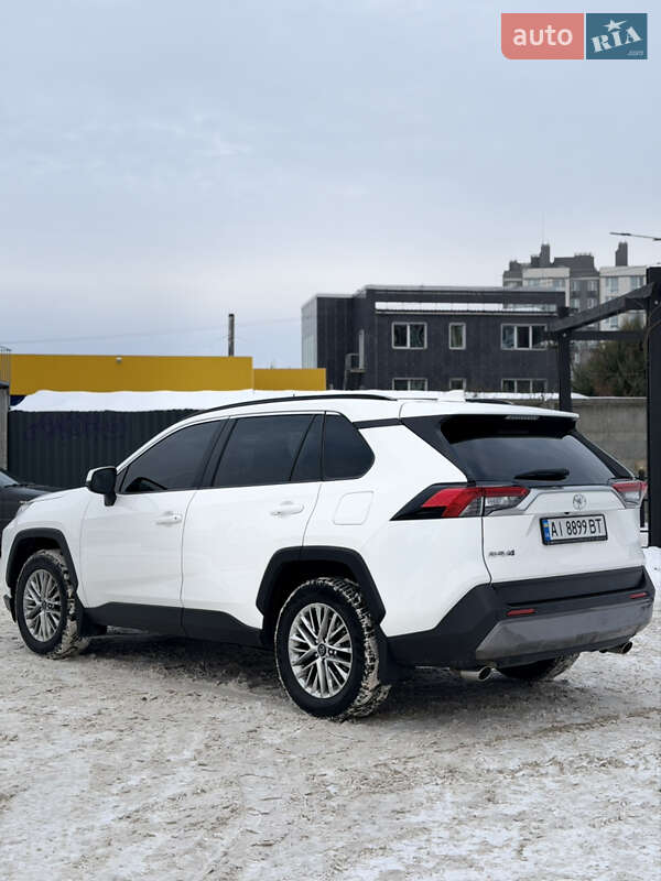 Внедорожник / Кроссовер Toyota RAV4 2020 в Киеве
