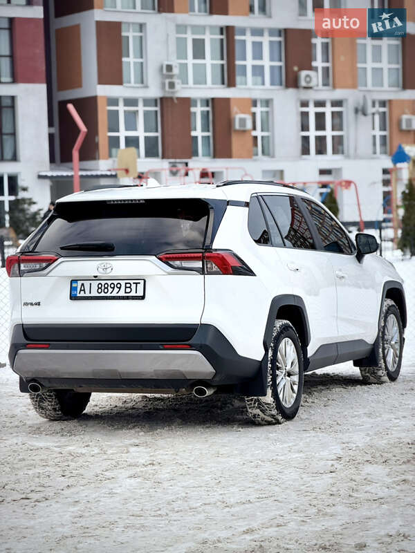Внедорожник / Кроссовер Toyota RAV4 2020 в Киеве