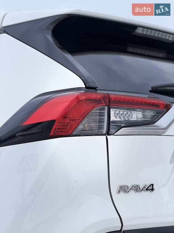 Внедорожник / Кроссовер Toyota RAV4 2020 в Киеве