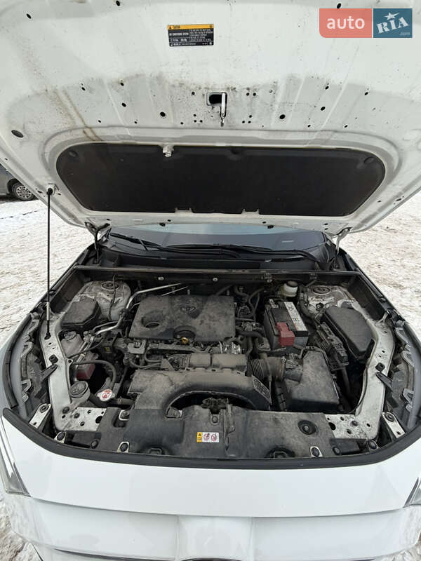 Внедорожник / Кроссовер Toyota RAV4 2020 в Киеве