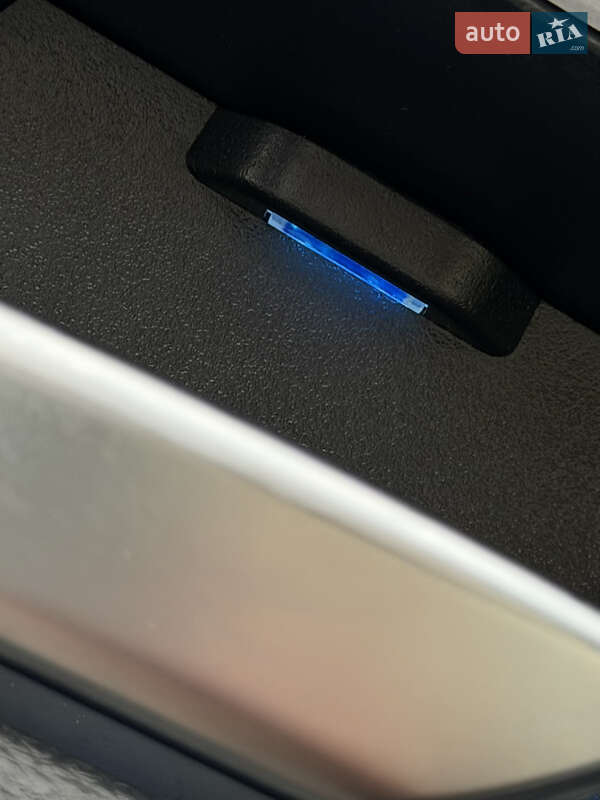 Внедорожник / Кроссовер Toyota RAV4 2020 в Киеве