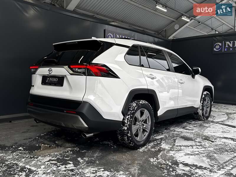 Внедорожник / Кроссовер Toyota RAV4 2022 в Киеве