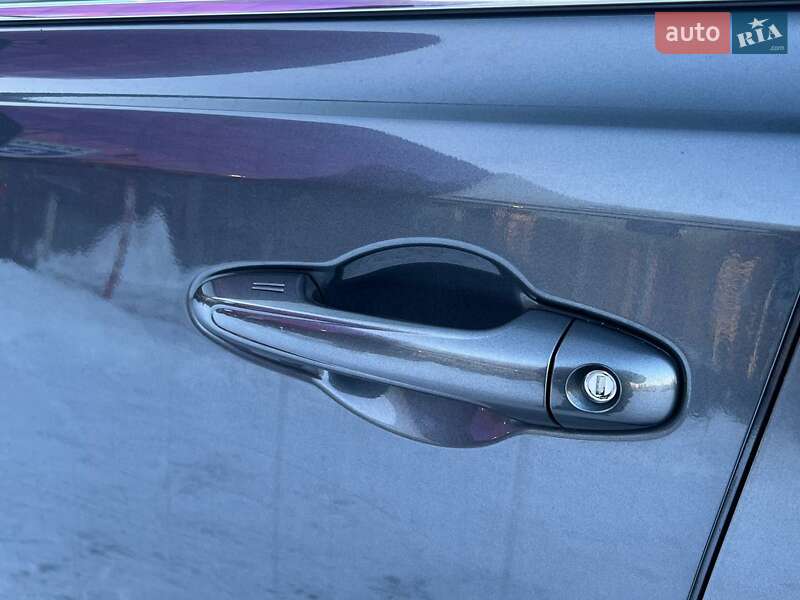 Внедорожник / Кроссовер Toyota RAV4 2016 в Киеве