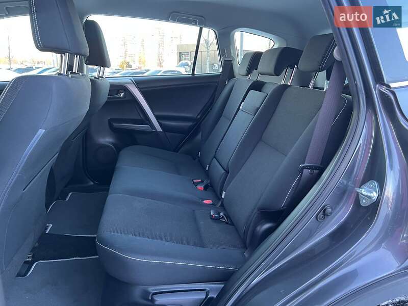 Внедорожник / Кроссовер Toyota RAV4 2016 в Киеве