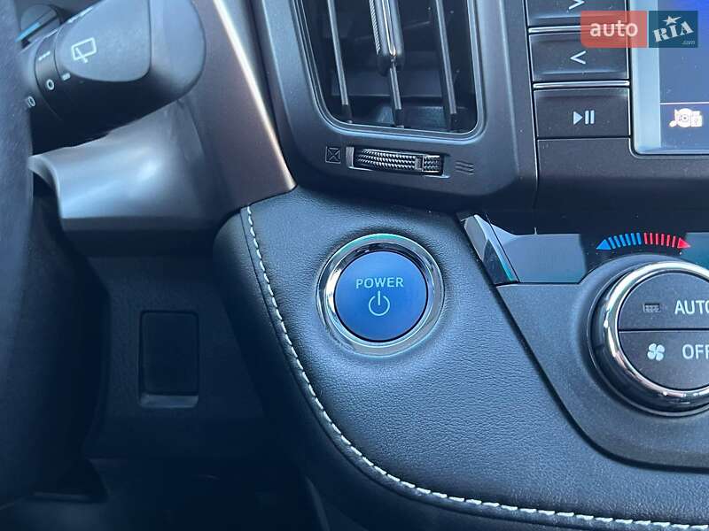 Внедорожник / Кроссовер Toyota RAV4 2016 в Киеве