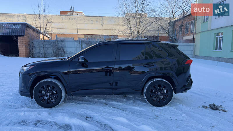 Внедорожник / Кроссовер Toyota RAV4 2022 в Киеве