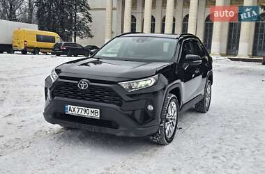 Внедорожник / Кроссовер Toyota RAV4 2019 в Киеве