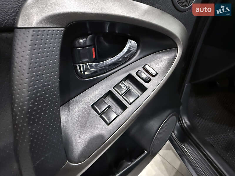 Внедорожник / Кроссовер Toyota RAV4 2006 в Одессе фото 18 Внедорожник / Кроссовер Toyota RAV4 2006 в Одессе