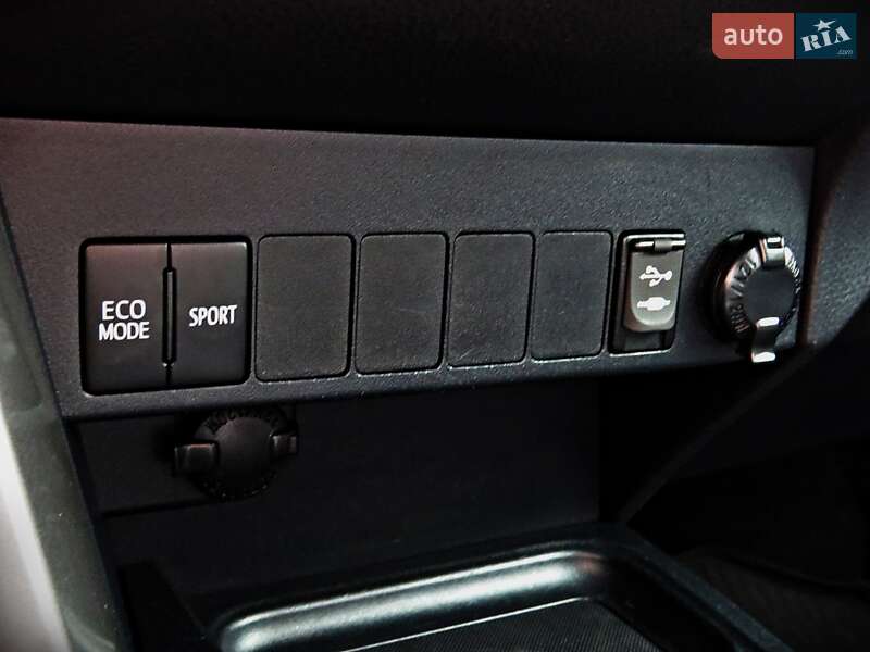 Внедорожник / Кроссовер Toyota RAV4 2017 в Черкассах фото 13 Внедорожник / Кроссовер Toyota RAV4 2017 в Черкассах