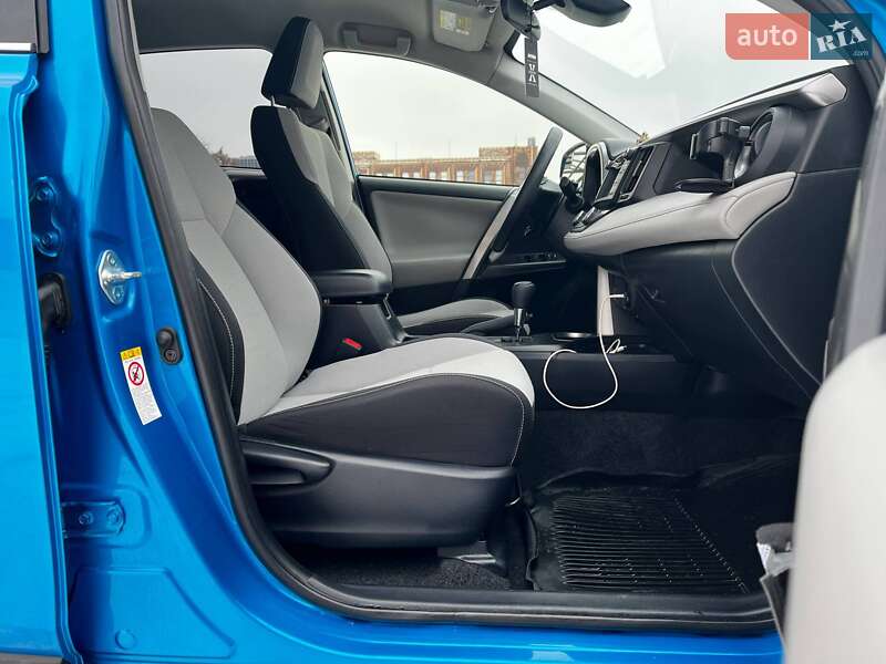 Внедорожник / Кроссовер Toyota RAV4 2018 в Киеве