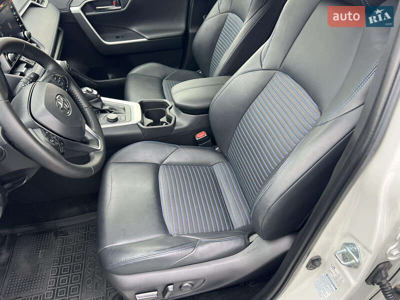 Внедорожник / Кроссовер Toyota RAV4 2020 в Киеве фото 38 Внедорожник / Кроссовер Toyota RAV4 2020 в Киеве