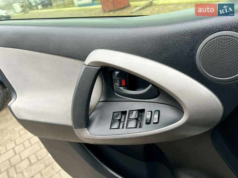 Позашляховик / Кросовер Toyota RAV4 2006 в Білгороді-Дністровському фото 31 Позашляховик / Кросовер Toyota RAV4 2006 в Білгороді-Дністровському