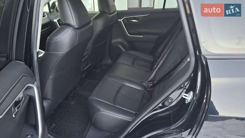 Внедорожник / Кроссовер Toyota RAV4 2020 в Киеве