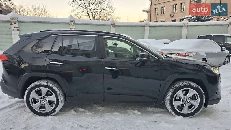 Внедорожник / Кроссовер Toyota RAV4 2020 в Киеве
