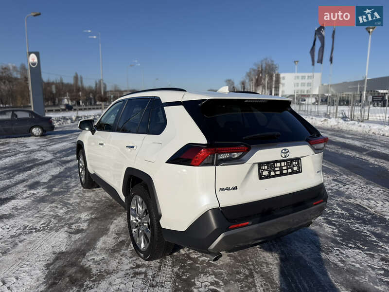 Внедорожник / Кроссовер Toyota RAV4 2022 в Киеве