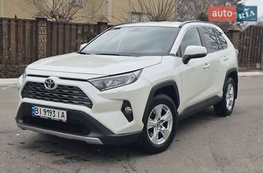 Внедорожник / Кроссовер Toyota RAV4 2019 в Полтаве