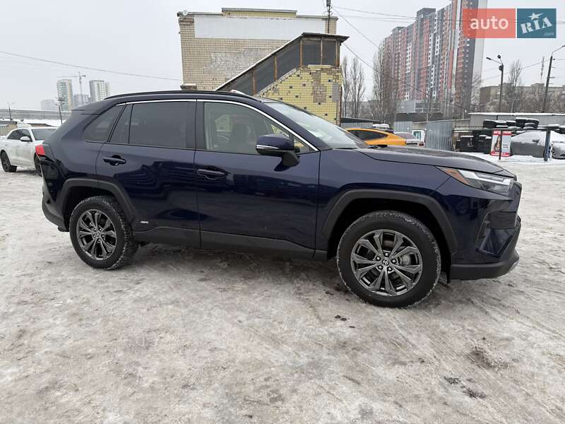 Внедорожник / Кроссовер Toyota RAV4 2023 в Киеве