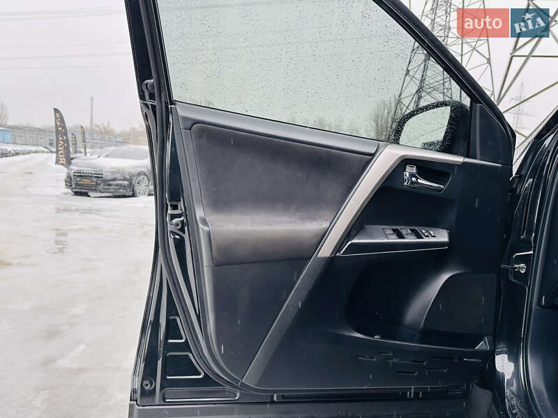 Внедорожник / Кроссовер Toyota RAV4 2017 в Харькове фото 16 Внедорожник / Кроссовер Toyota RAV4 2017 в Харькове