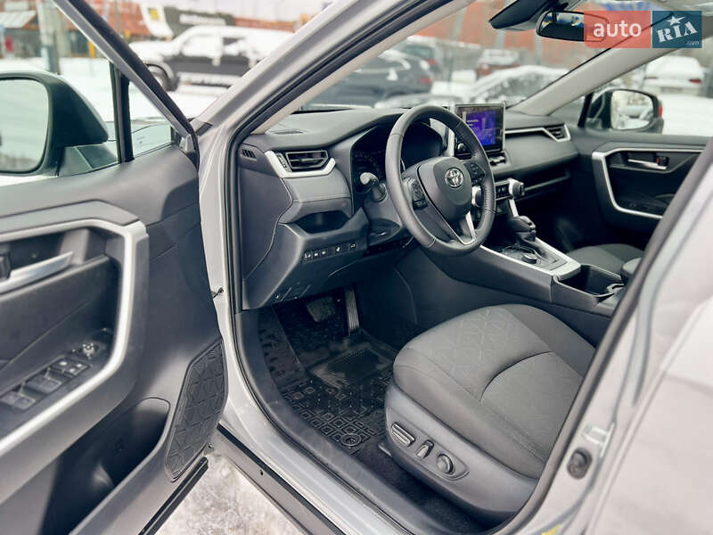 Внедорожник / Кроссовер Toyota RAV4 2024 в Киеве