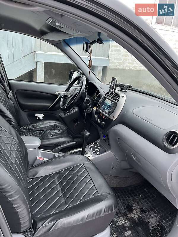 Внедорожник / Кроссовер Toyota RAV4 2001 в Остер