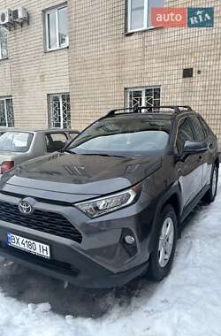Позашляховик / Кросовер Toyota RAV4 2021 в Хмельницькому