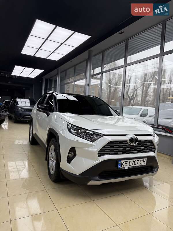 Позашляховик / Кросовер Toyota RAV4 2020 в Дніпрі