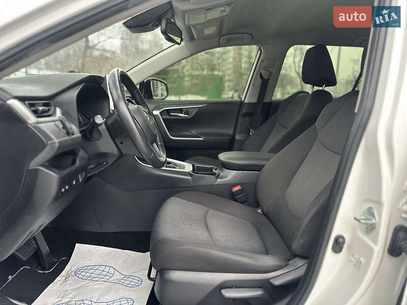 Внедорожник / Кроссовер Toyota RAV4 2020 в Харькове