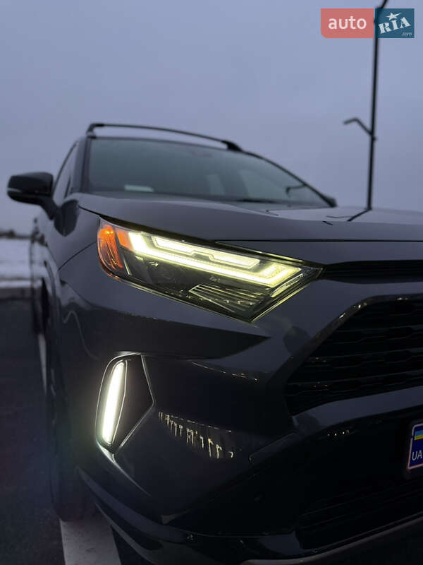 Внедорожник / Кроссовер Toyota RAV4 2022 в Ровно