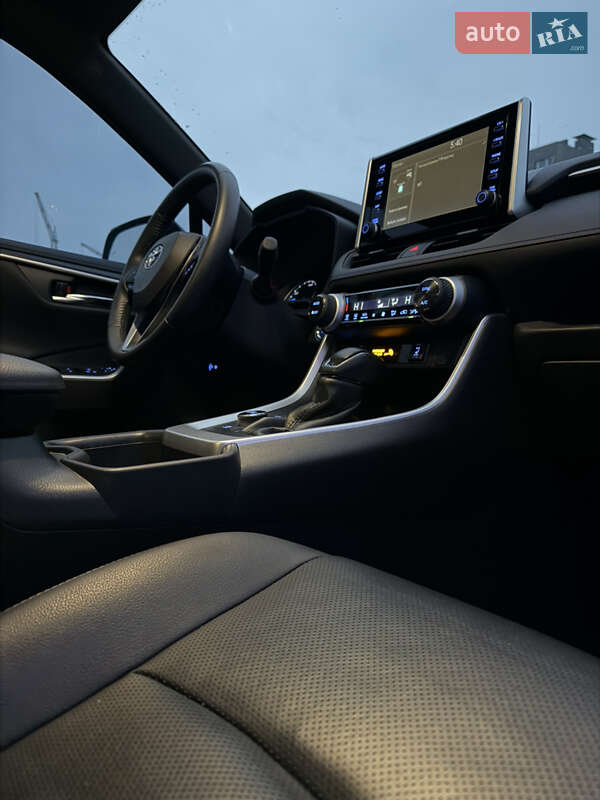 Внедорожник / Кроссовер Toyota RAV4 2022 в Ровно