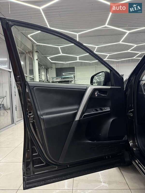 Внедорожник / Кроссовер Toyota RAV4 2016 в Днепре