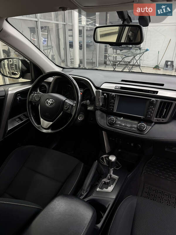 Внедорожник / Кроссовер Toyota RAV4 2016 в Днепре