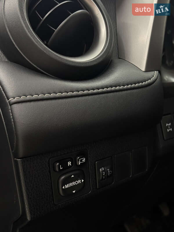 Внедорожник / Кроссовер Toyota RAV4 2016 в Днепре