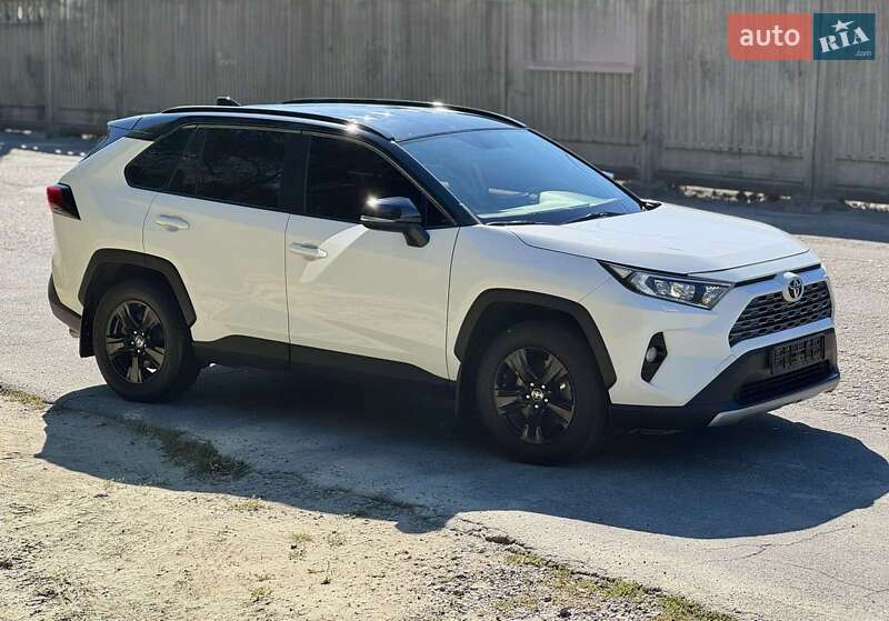 Внедорожник / Кроссовер Toyota RAV4 2019 в Харькове