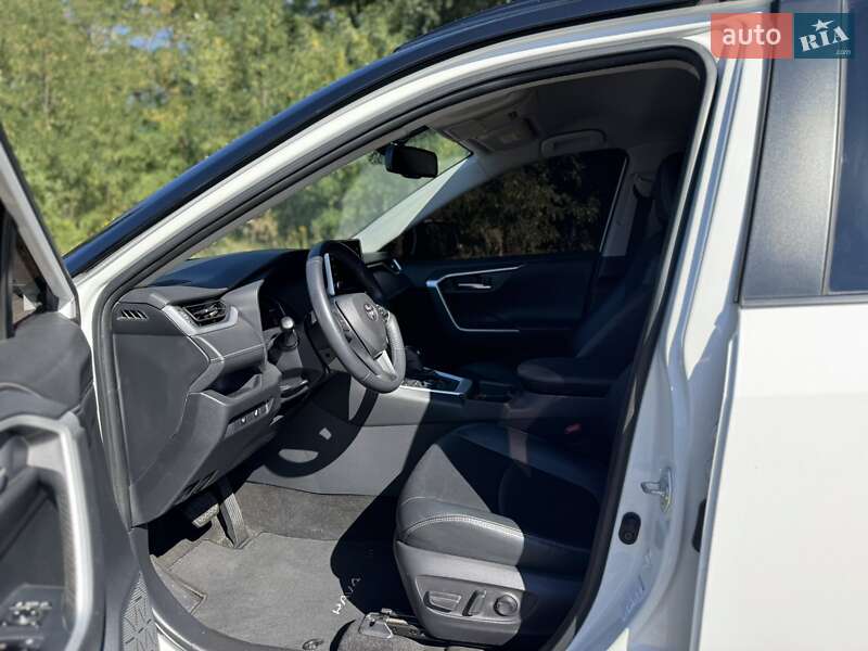 Внедорожник / Кроссовер Toyota RAV4 2019 в Харькове