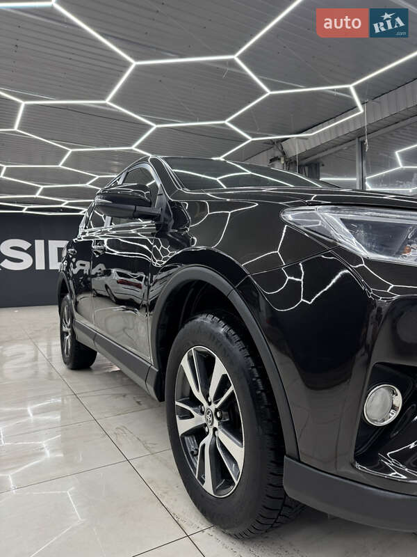 Внедорожник / Кроссовер Toyota RAV4 2016 в Днепре