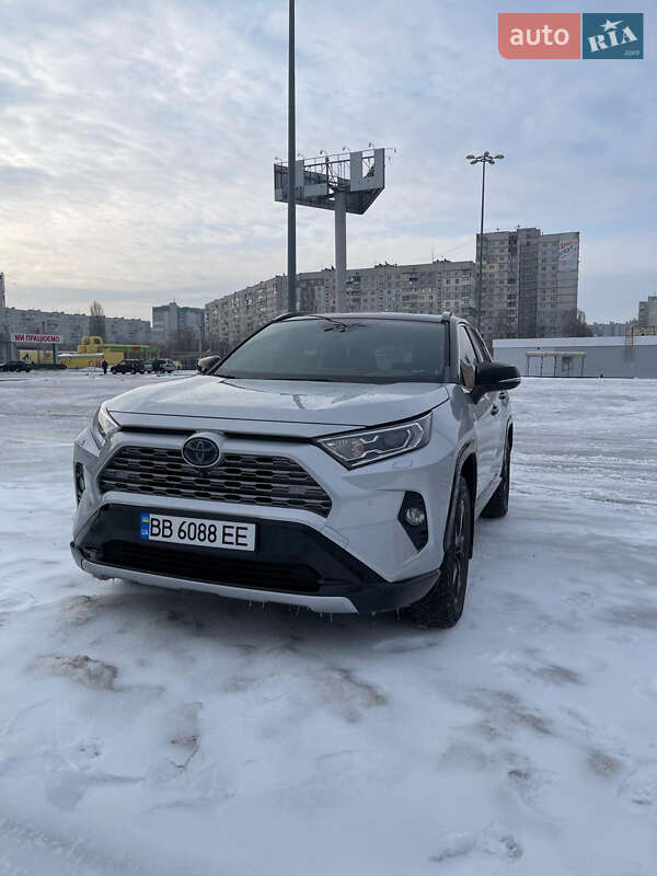 Внедорожник / Кроссовер Toyota RAV4 2019 в Харькове