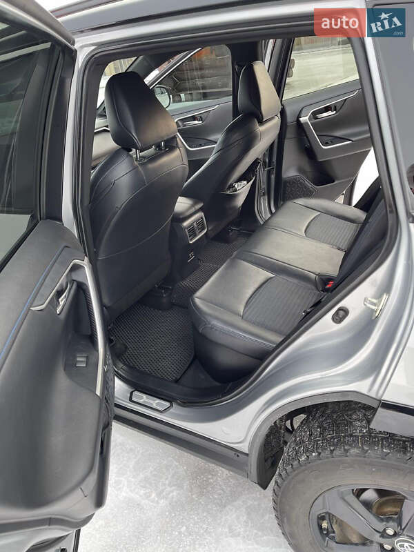 Внедорожник / Кроссовер Toyota RAV4 2019 в Харькове
