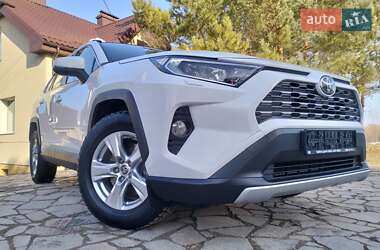 Позашляховик / Кросовер Toyota RAV4 2022 в Рівному