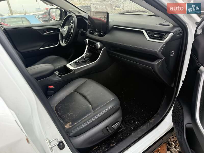 Внедорожник / Кроссовер Toyota RAV4 2023 в Киеве