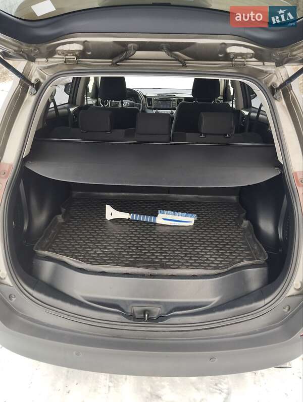 Внедорожник / Кроссовер Toyota RAV4 2013 в Ватутино