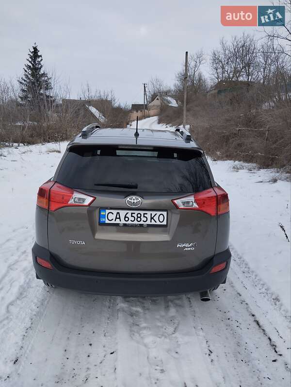 Внедорожник / Кроссовер Toyota RAV4 2013 в Ватутино