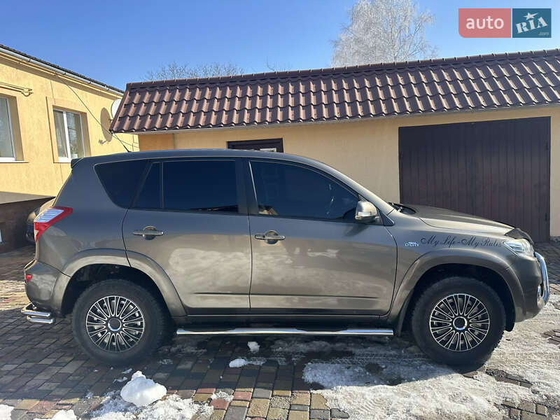 Внедорожник / Кроссовер Toyota RAV4 2010 в Тернополе