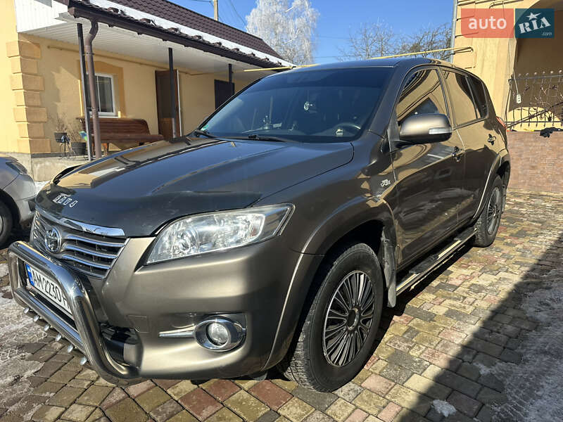 Внедорожник / Кроссовер Toyota RAV4 2010 в Тернополе