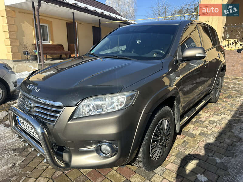 Внедорожник / Кроссовер Toyota RAV4 2010 в Тернополе