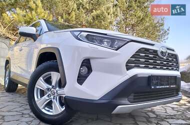 Позашляховик / Кросовер Toyota RAV4 2022 в Рівному