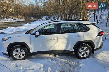 Внедорожник / Кроссовер Toyota RAV4 2020 в Киеве