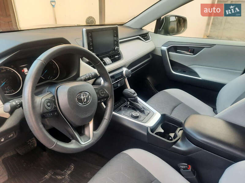 Внедорожник / Кроссовер Toyota RAV4 2019 в Ивано-Франковске