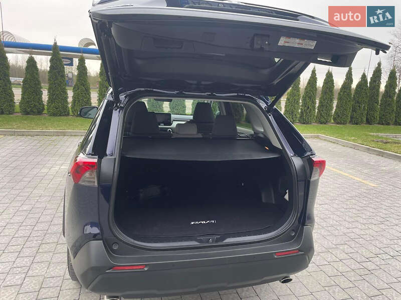 Внедорожник / Кроссовер Toyota RAV4 2019 в Ивано-Франковске